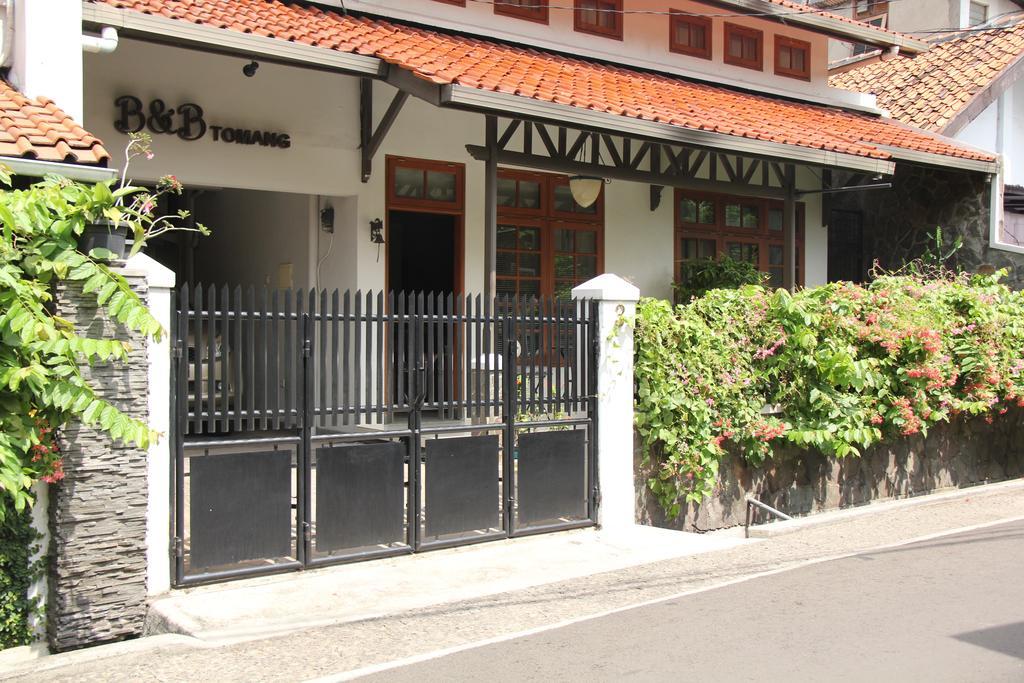 Bed And Breakfast Tomang Jakarta Exterior photo