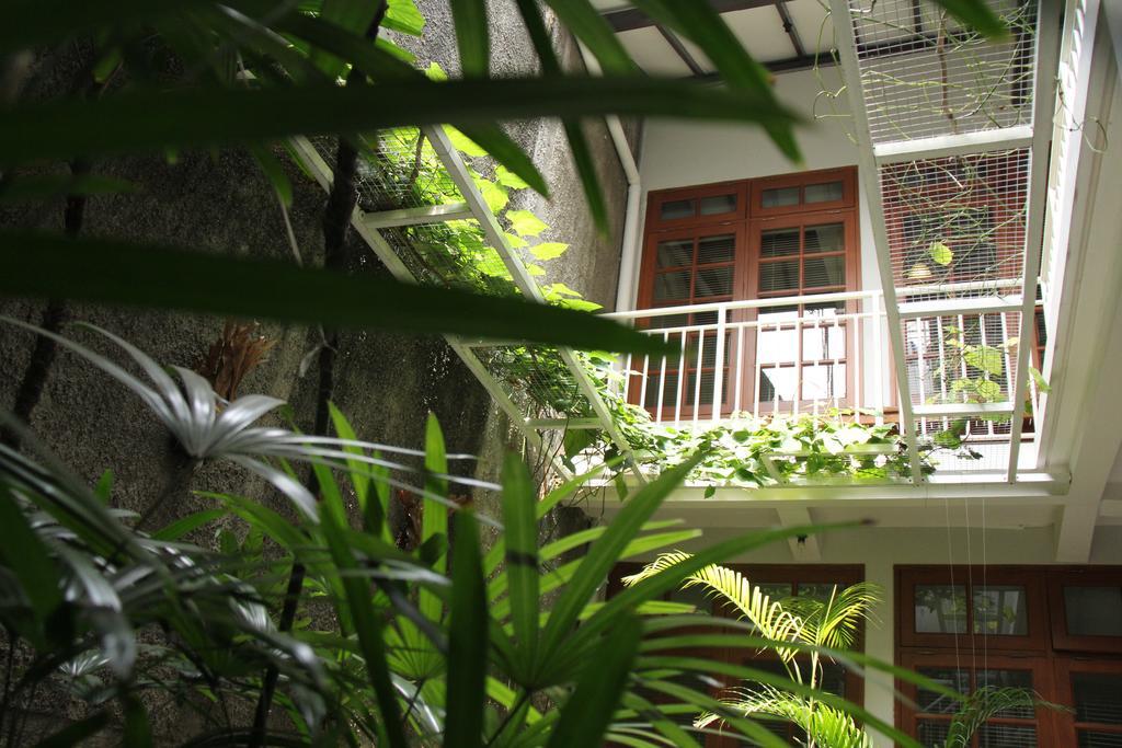 Bed And Breakfast Tomang Jakarta Exterior photo